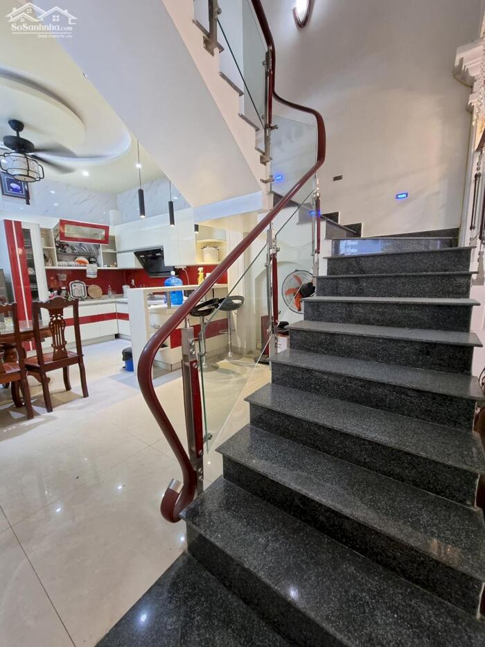 Hình ảnh Cho thuê nhà phố Văn Cao, 4 p.ngủ khép kín, DT: 70m2. 8