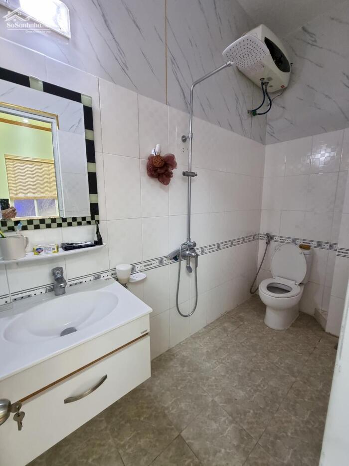 Hình ảnh Cho thuê nhà phố Văn Cao, 4 p.ngủ khép kín, DT: 70m2. 2