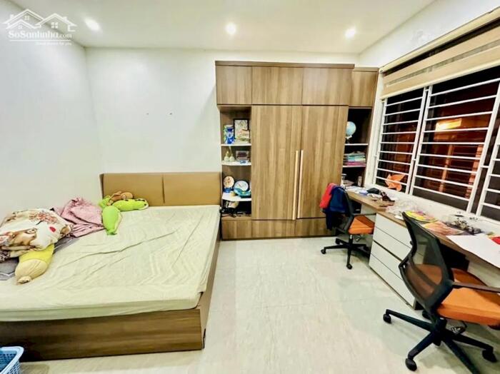 Hình ảnh Nhà 59m2 đường Cầu Giấy, Mặt Tiền 6m, Dân Xây 4 Tầng, Ô Chờ Thang Máy, Ngõ Nông Thoáng, Giá 16.5 Tỷ 2