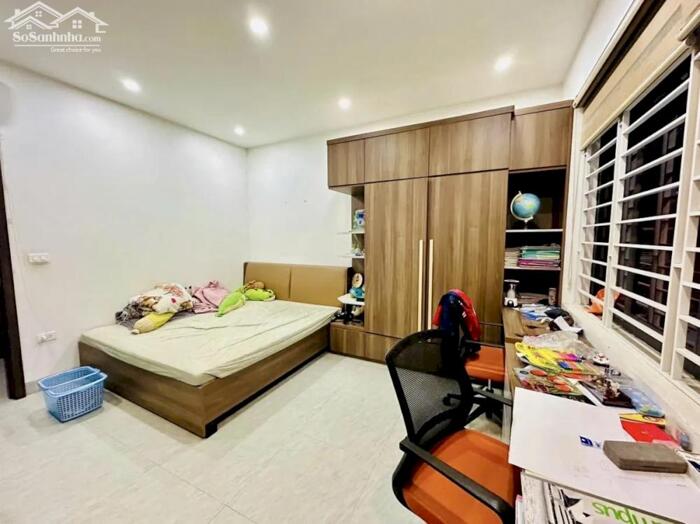 Hình ảnh Nhà 59m2 đường Cầu Giấy, Mặt Tiền 6m, Dân Xây 4 Tầng, Ô Chờ Thang Máy, Ngõ Nông Thoáng, Giá 16.5 Tỷ 3