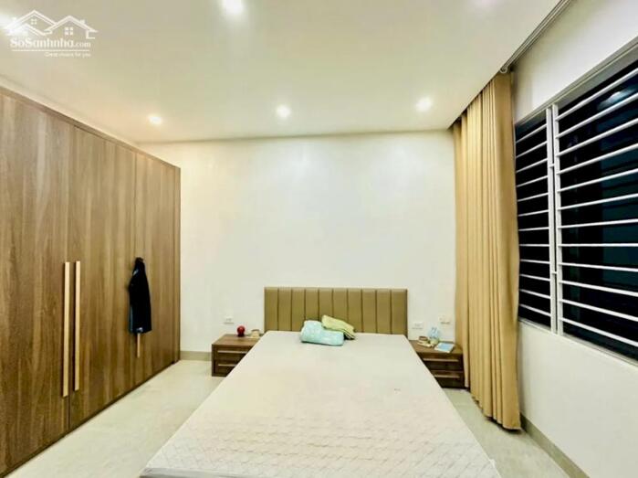 Hình ảnh Nhà 59m2 đường Cầu Giấy, Mặt Tiền 6m, Dân Xây 4 Tầng, Ô Chờ Thang Máy, Ngõ Nông Thoáng, Giá 16.5 Tỷ 4