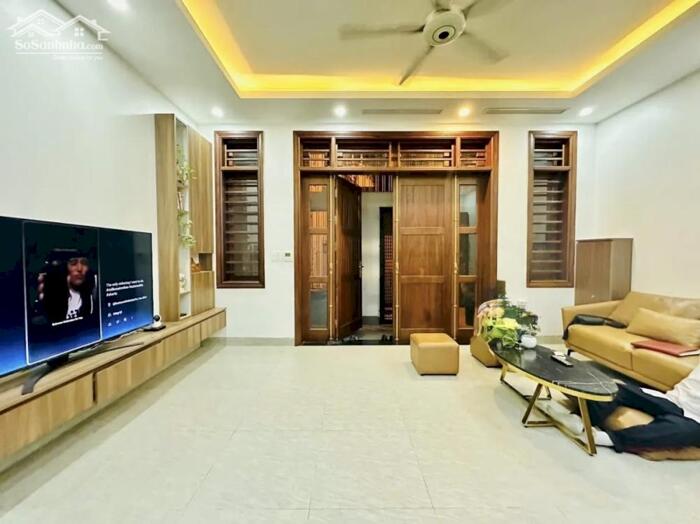 Hình ảnh Nhà 59m2 đường Cầu Giấy, Mặt Tiền 6m, Dân Xây 4 Tầng, Ô Chờ Thang Máy, Ngõ Nông Thoáng, Giá 16.5 Tỷ 0