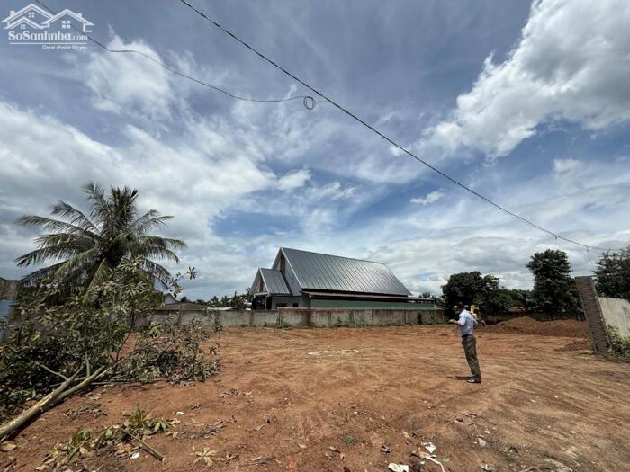 Hình ảnh Cần bán đất 2 mặt tiền gần UBND xã Eatieu. Giá tốt. 1