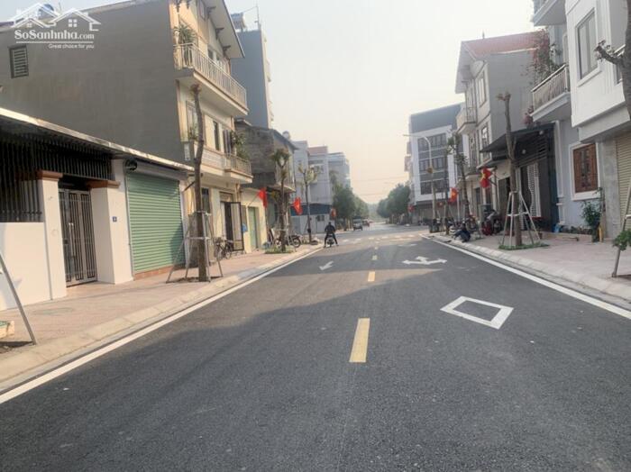 Hình ảnh Bán nhà căn GÓC 5 tầng 1 tum thang máy xây mới ngõ 691 Bát Khối vị trí kinh doanh tốt 0