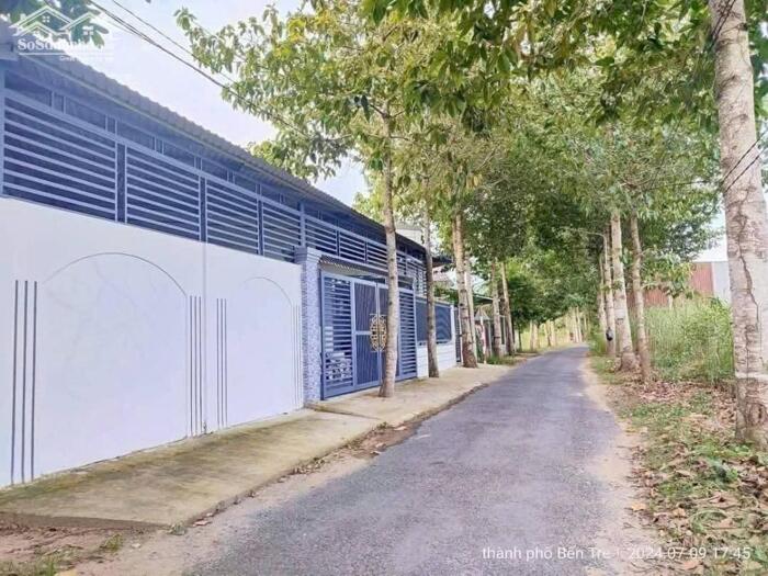 Hình ảnh Nhà cho thuê có máy lạnh sân đậu 7 chỗ ở Lộ Phú Nhơn cách tt Bến Tre 5 phút 8