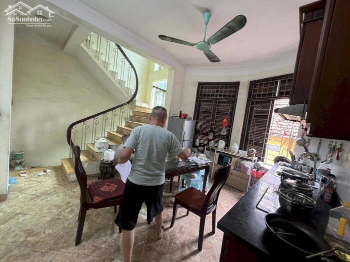 Hình ảnh Bán Nhà Mặt Phố Trúc Bạch Ba Đình 50m2-5T MT5m LÔ GÓC VIEW HỒ 45 Tỷ Có Thương Lượng. 2