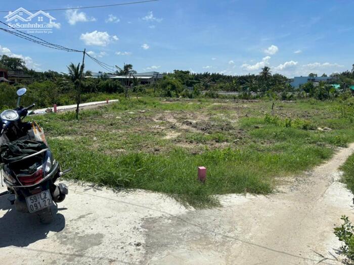 Hình ảnh Đất full thổ 609m2 mt gần Sông Vàm Cỏ xã TÂN CHÁNH thích hợp làm nhà vườn rẻ 700tr hết sổ 1