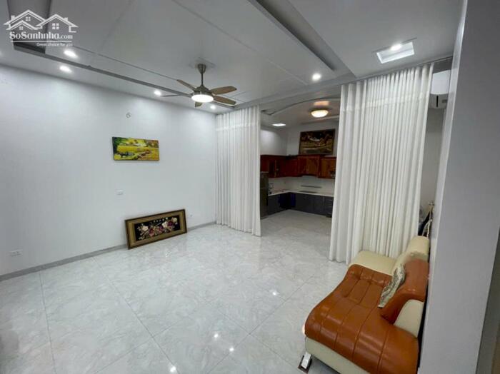 Hình ảnh Cho thuê nguyên căn 10 ngủ khép kín phố Văn Cao, DT: 120m2. 3