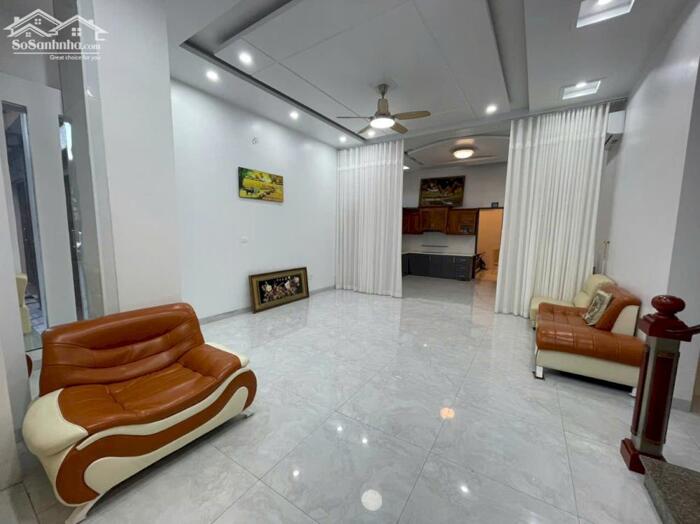 Hình ảnh Cho thuê nguyên căn 10 ngủ khép kín phố Văn Cao, DT: 120m2. 6