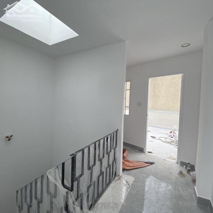 Hình ảnh Trung tâm Q10 gần Ngô Gia Tự, DT 4x14.5m BTCT, 4 Tầng 5PN, 5