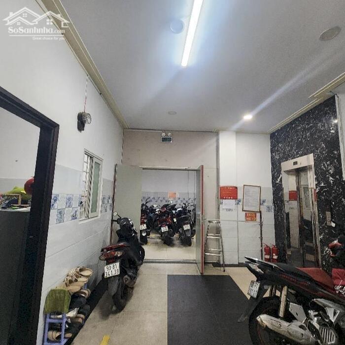 Hình ảnh Hiếm Nhà 32 Phòng 4 tầng DT 12x17m thang máy, Phú Thọ Hoà, cho thuê thu nhập 1.5T/năm 0