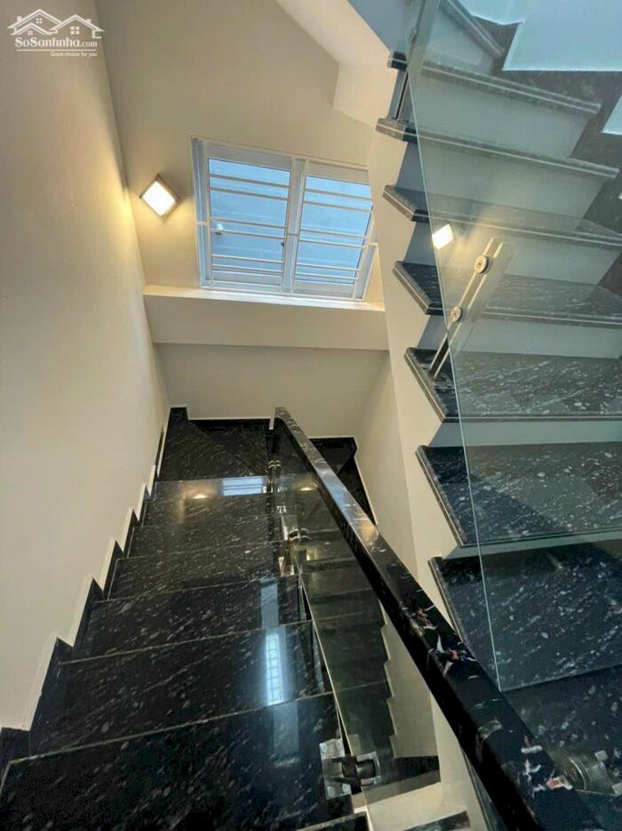 Hình ảnh Cho thuê nhà mặt ngõ Văn Cao, DT: 60m2, 4 phòng ngủ. 5