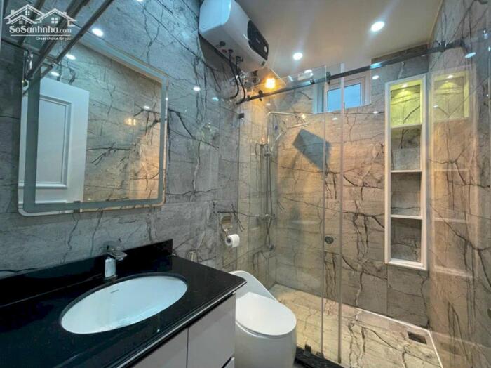 Hình ảnh Cho thuê nhà mặt ngõ Văn Cao, DT: 60m2, 4 phòng ngủ. 4