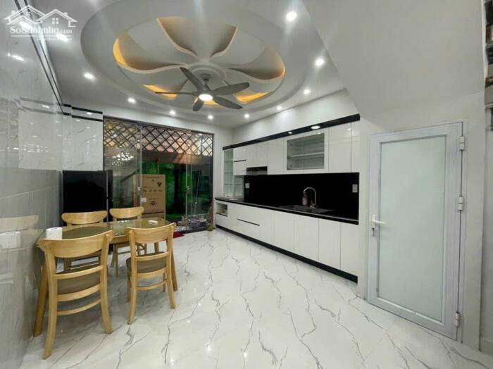 Hình ảnh Cho thuê nhà mặt ngõ Văn Cao, DT: 60m2, 4 phòng ngủ. 2