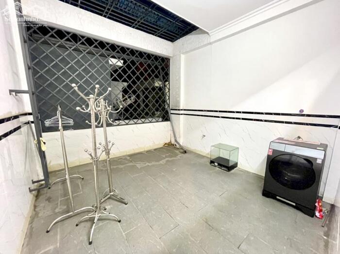 Hình ảnh Cho thuê nhà mặt ngõ Văn Cao, DT: 60m2, 4 phòng ngủ. 1