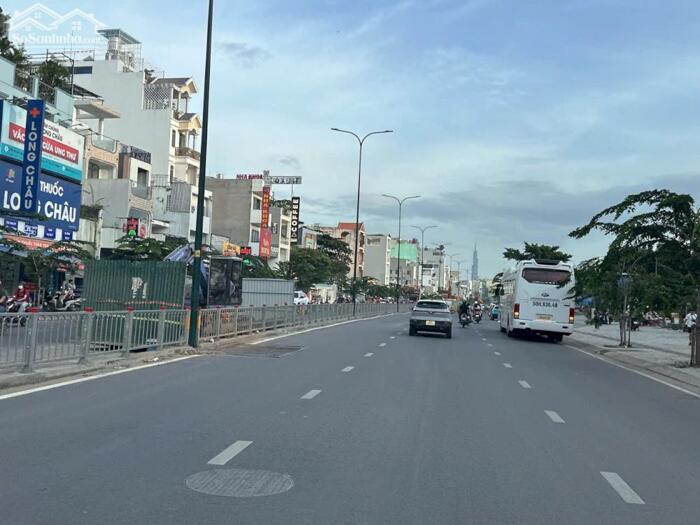 Hình ảnh Bán Biệt thự 3 lầu mái Thái ngang 11m 275m2 có hầm T.máy Dương Quảng Hàm tặng NT 46.8 tỷ. 1