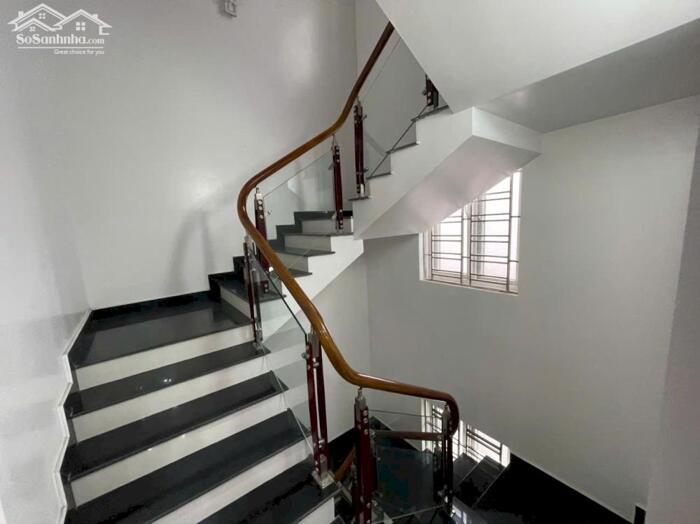 Hình ảnh Cho thuê nhà mặt phố Văn Cao, 4 ngủ khép kín, DT: 70m2. 8