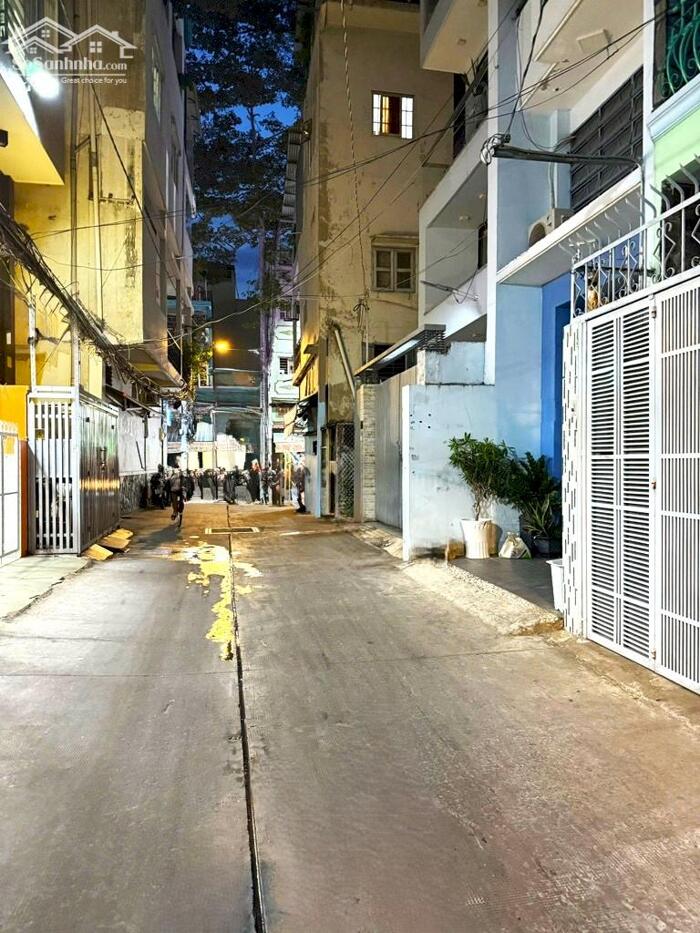 Hình ảnh BÁN NHÀ NGÔ QUYỀN, QUẬN 10, 35M2, 3 TẦNG, HẺM 3M, SÁT HẺM XE TẢI, NỞ HẬU VUÔNG, 4 PN, SỔ RIÊNG, CHỈ 7.X TỶ 0