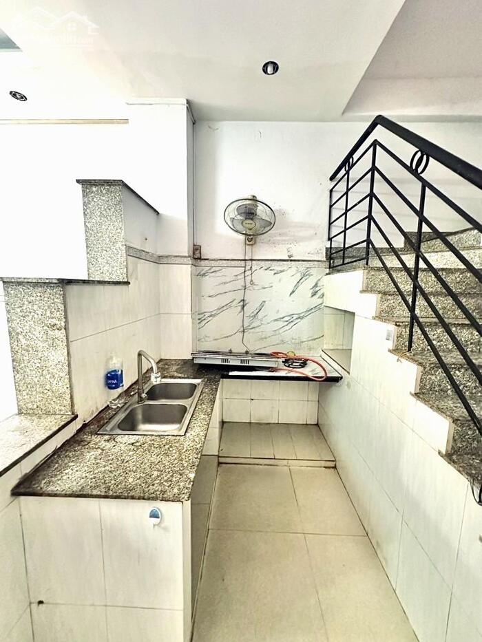 Hình ảnh BÁN NHÀ NGÔ QUYỀN, QUẬN 10, 35M2, 3 TẦNG, HẺM 3M, SÁT HẺM XE TẢI, NỞ HẬU VUÔNG, 4 PN, SỔ RIÊNG, CHỈ 7.X TỶ 3