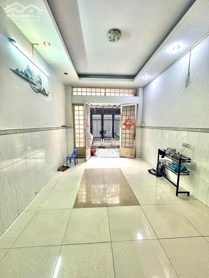 Hình ảnh BÁN NHÀ NGÔ QUYỀN, QUẬN 10, 35M2, 3 TẦNG, HẺM 3M, SÁT HẺM XE TẢI, NỞ HẬU VUÔNG, 4 PN, SỔ RIÊNG, CHỈ 7.X TỶ 2