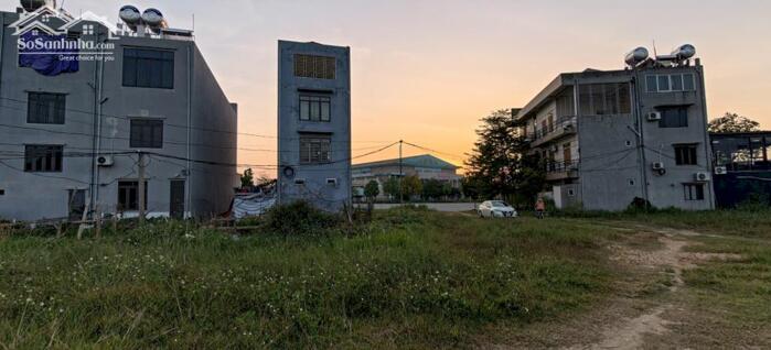 Hình ảnh Bán lô góc 2 mt băng 2 DT302 Hồ Sơn, Tam Đảo đối diện sân vận động 0