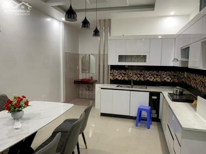 Hình ảnh Cho thuê nhà 4 ngủ khép kín phố Văn Cao, DT: 70m2. 1