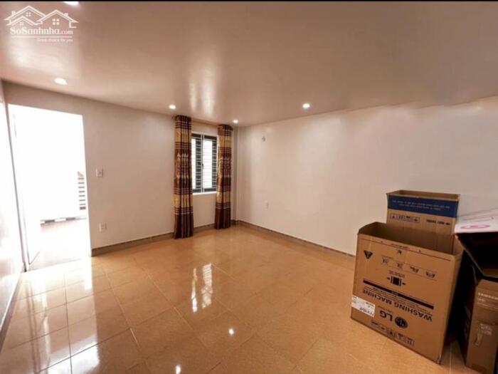 Hình ảnh Cho thuê nhà 4 ngủ khép kín phố Văn Cao, DT: 70m2. 8