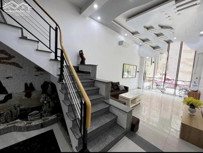 Hình ảnh Cho thuê nhà 4 ngủ khép kín phố Văn Cao, DT: 70m2. 2