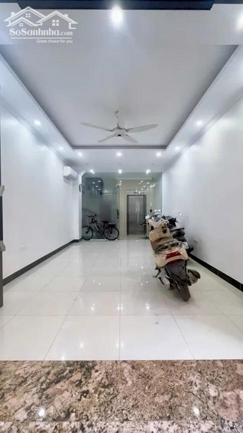 Hình ảnh Nhà 7 Tầng Thang Máy Trần Quốc Hoàn - Cầu Giấy, 41m, MT 4m, Gara Ô tô, Phân Lô Ô tô Tránh 4