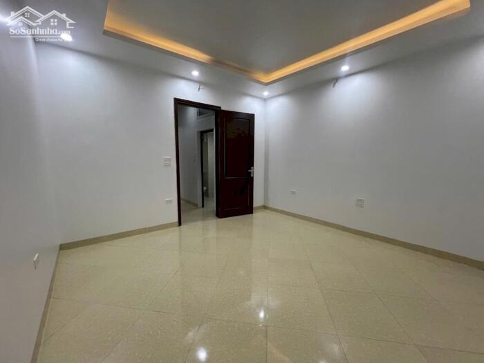 Hình ảnh bán nhà mặt phố Nguyễn Thái Học 30m2 vỉa hè rộng kinh doanh tốt 15 tỷ 0