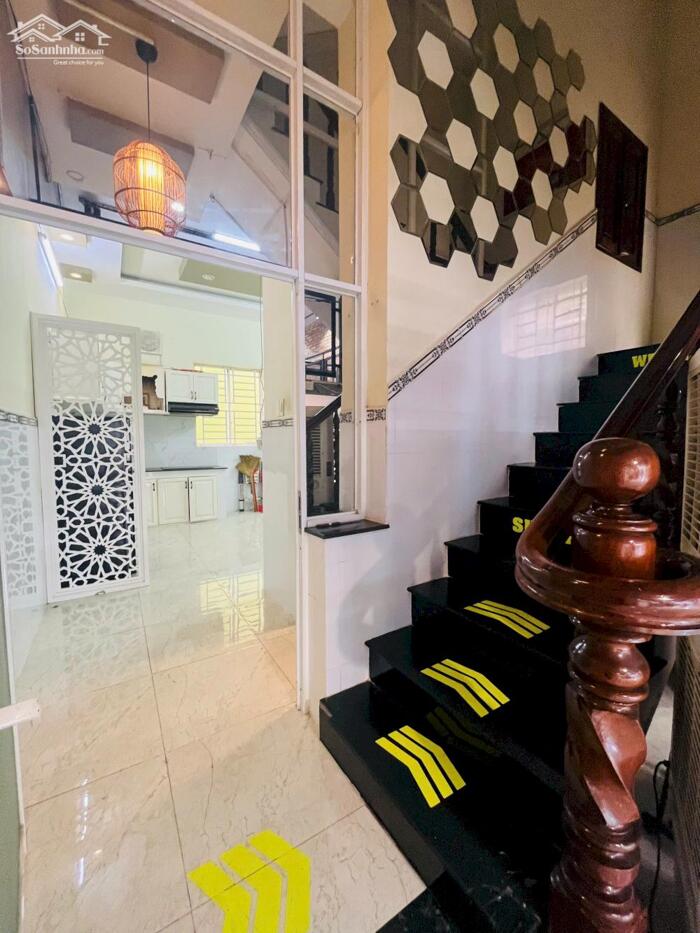 Hình ảnh CHO THUÊ NHÀ: TRỆT 3 LẦU RỘNG ĐẸP - NHÀ MỚI - GÓC 2 MẶT TIỀN Đ. NGUYỄN VIỆT HỒNG - GIÁ: 25 TRIỆU 8