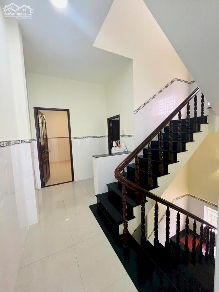 Hình ảnh CHO THUÊ NHÀ: TRỆT 3 LẦU RỘNG ĐẸP - NHÀ MỚI - GÓC 2 MẶT TIỀN Đ. NGUYỄN VIỆT HỒNG - GIÁ: 25 TRIỆU 4