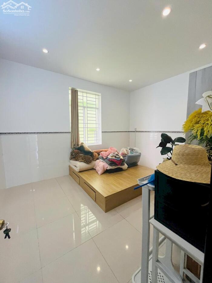 Hình ảnh CHO THUÊ NHÀ: TRỆT 3 LẦU RỘNG ĐẸP - NHÀ MỚI - GÓC 2 MẶT TIỀN Đ. NGUYỄN VIỆT HỒNG - GIÁ: 25 TRIỆU 7