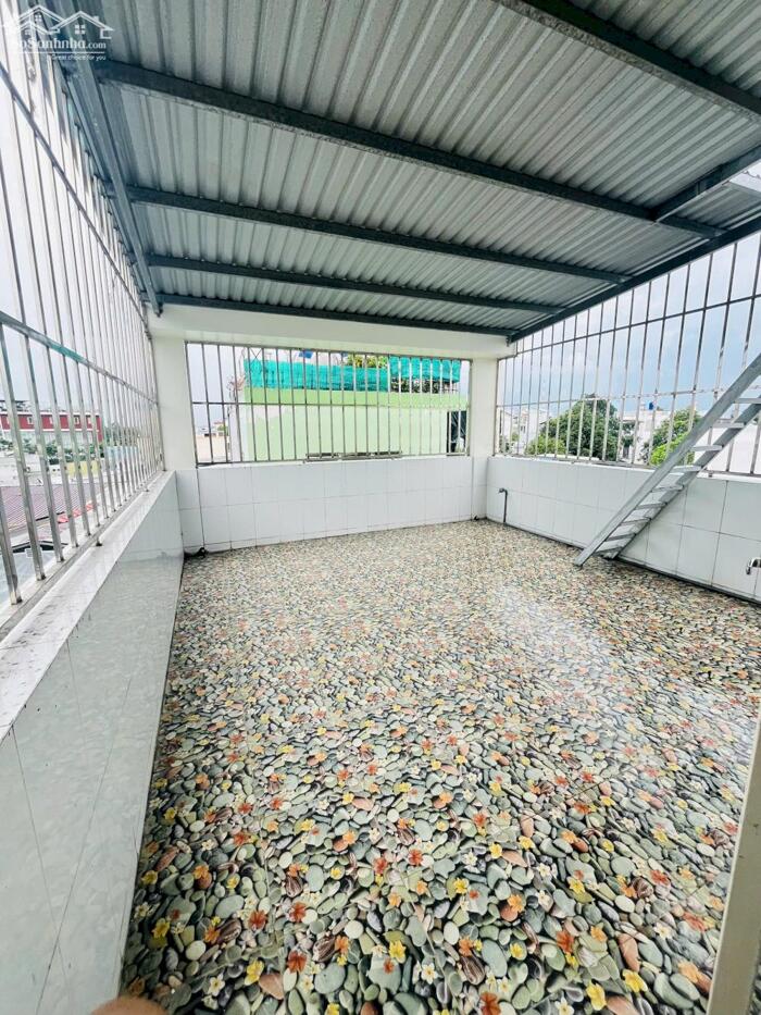 Hình ảnh CHO THUÊ NHÀ: TRỆT 3 LẦU RỘNG ĐẸP - NHÀ MỚI - GÓC 2 MẶT TIỀN Đ. NGUYỄN VIỆT HỒNG - GIÁ: 25 TRIỆU 11