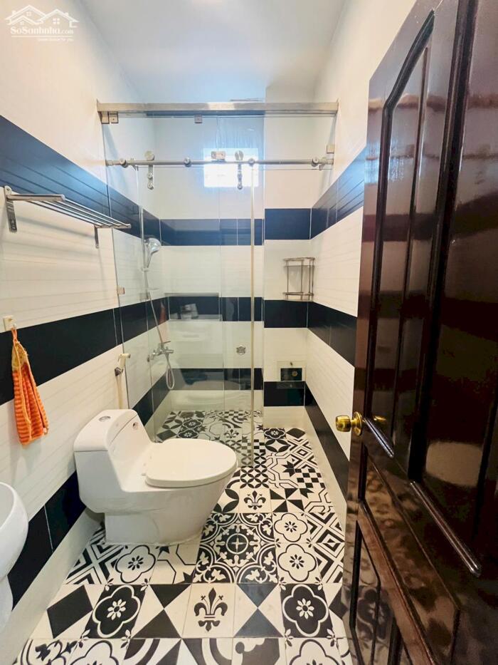 Hình ảnh CHO THUÊ NHÀ: TRỆT 3 LẦU RỘNG ĐẸP - NHÀ MỚI - GÓC 2 MẶT TIỀN Đ. NGUYỄN VIỆT HỒNG - GIÁ: 25 TRIỆU 10