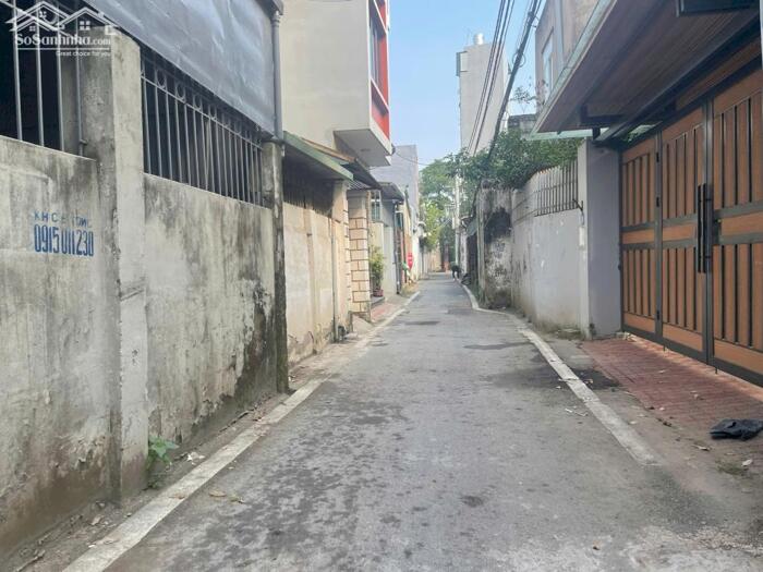 Hình ảnh Hàng xóm cần bán đất 53m2 ngõ 84 Đàm Quang Trung làng Nha, đường thông ô tô 7 chỗ vào nhà, vị trí đẹp gần Aeonmal 0