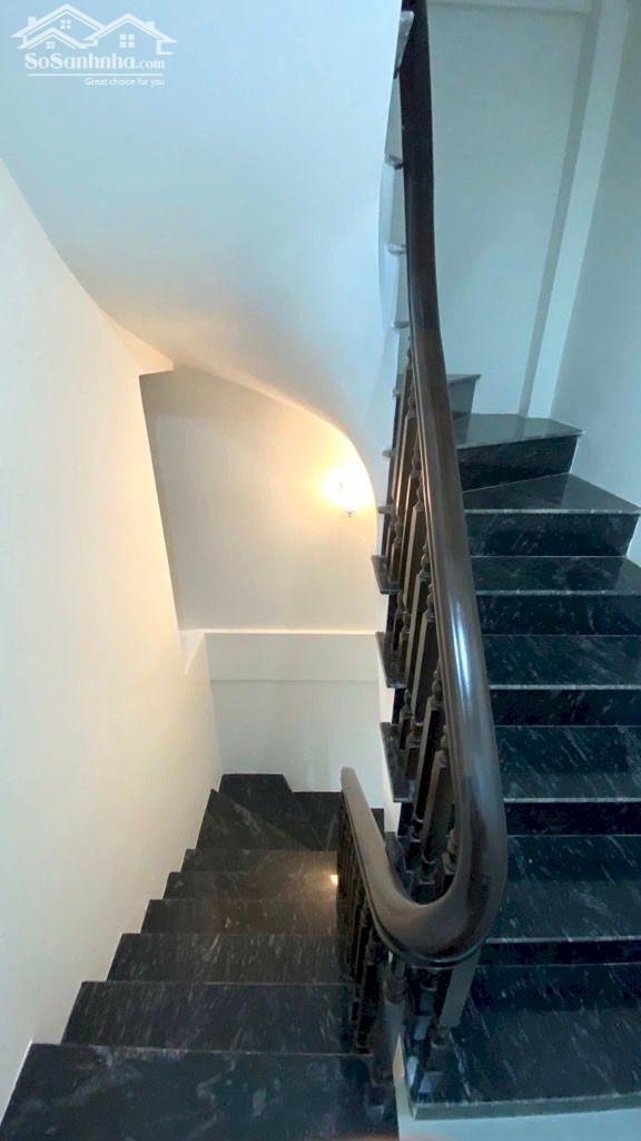 Hình ảnh Bán Nhà Ngô Gia Tự, Phường Việt Hưng, Long Biên 5T, 33m2 giá 6,95 tỷ ( ô tô đỗ gần) 3