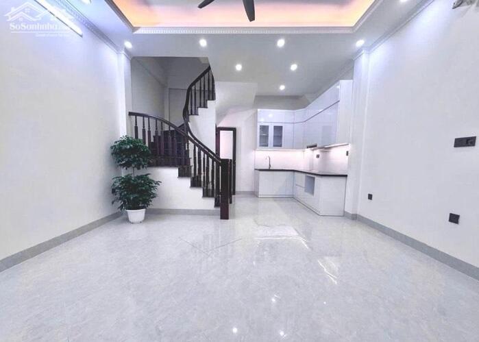 Hình ảnh Bán Nhà Ngô Gia Tự, Phường Việt Hưng, Long Biên 5T, 33m2 giá 6,95 tỷ ( ô tô đỗ gần) 1