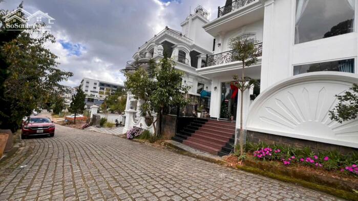 Hình ảnh Biệt Thự Sân Vườn Cách Hồ Xuân Hương 500m, Đường 9m -DT : 378m - 3 Tầng- 20pn giá chỉ 35 tỷ! 1