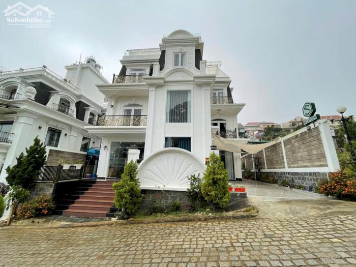 Hình ảnh Biệt Thự Sân Vườn Cách Hồ Xuân Hương 500m, Đường 9m -DT : 378m - 3 Tầng- 20pn giá chỉ 35 tỷ! 17