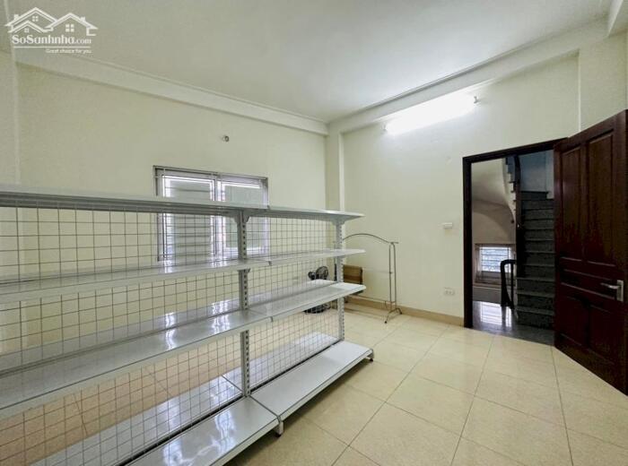 Hình ảnh Bán nhà Chùa Láng_cực hiếm tại khu vực_ô tô quay đầu, ngủ nhà_dân xây, vuông vắn_50m2 2