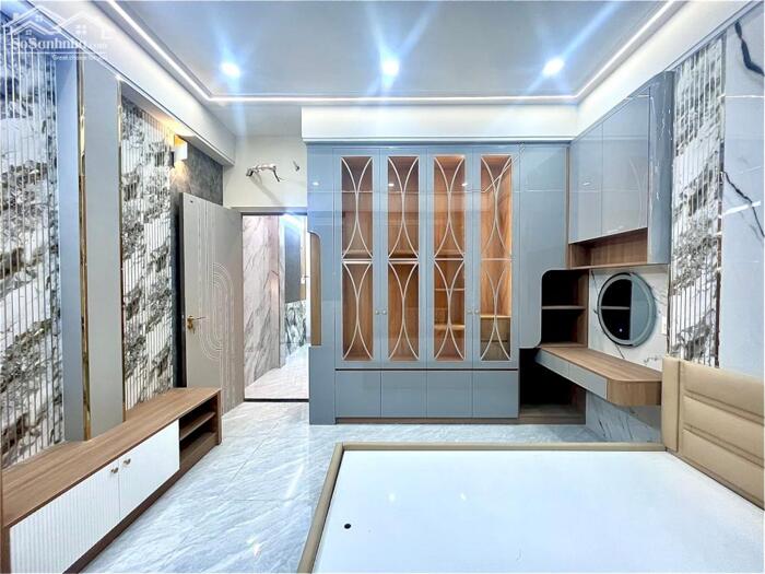 Hình ảnh Bán Nhà Trục chính hẻm 137 Hoàng Quốc Việt - Gần Chợ Nổi & Trường học 11