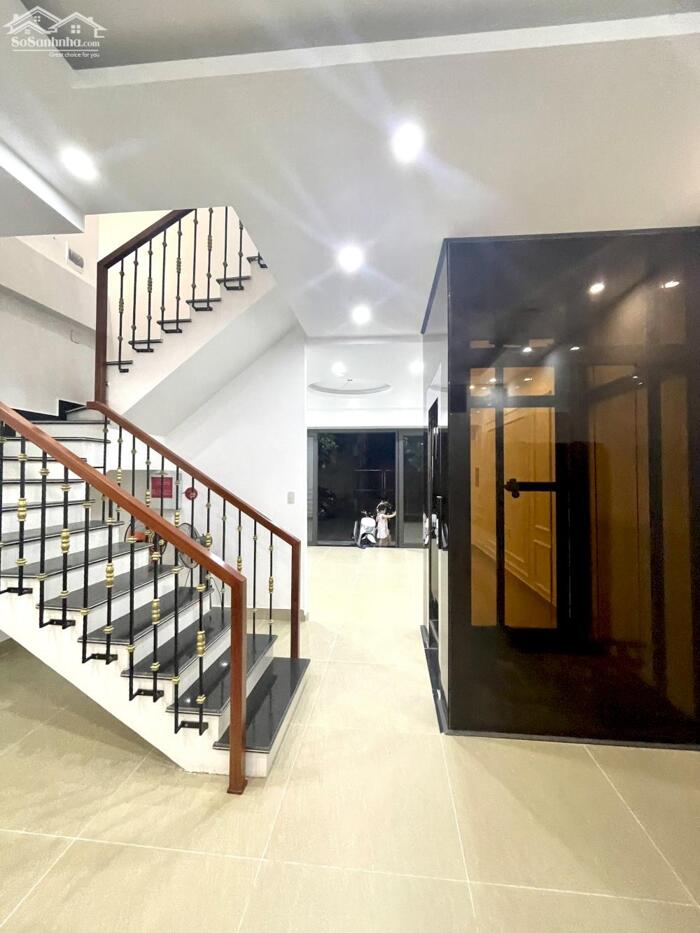 Hình ảnh Cho thuê nguyên căn Văn Cao 10 ngủ khép kín, DT: 70m2. 1