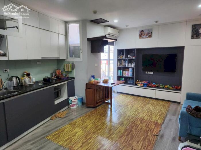 Hình ảnh Bán nhà Chung cư CT2 Hoàng Cầu, 2 ngủ 2WC, 3 ban công thoáng mát, nội thất đầy đủ, dân trí cao, an ninh tốt 0