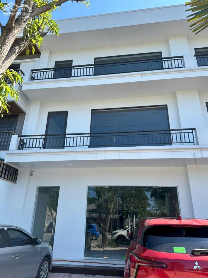 Hình ảnh Bán nhà 3 tầng kinh doanh đường Nguyễn Cảnh Hoan, Quán Bàu, TP Vinh 3