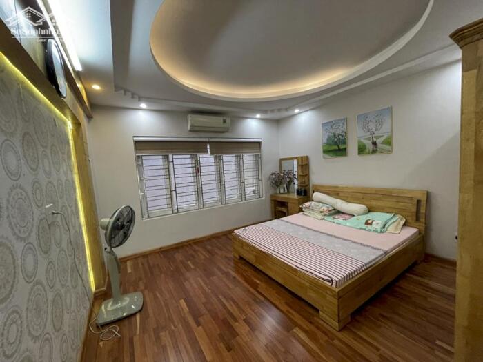 Hình ảnh Cho thuê nhà khu phân lô Văn Cao, 3 ngủ khép kín (90m2). 3