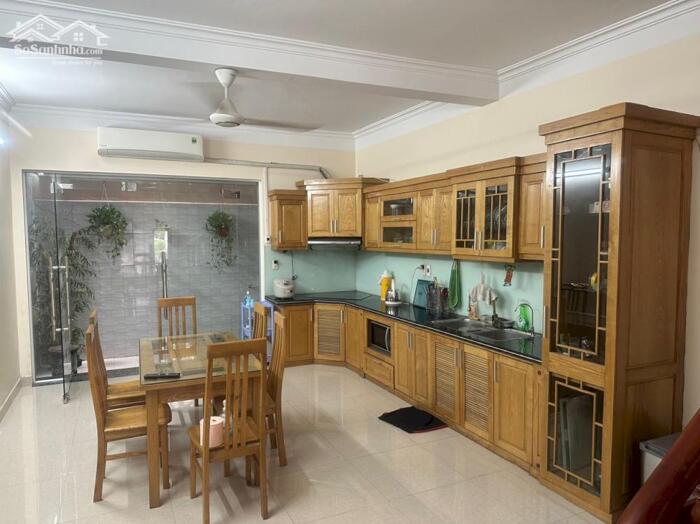 Hình ảnh Cho thuê nhà khu phân lô Văn Cao, 3 ngủ khép kín (90m2). 1