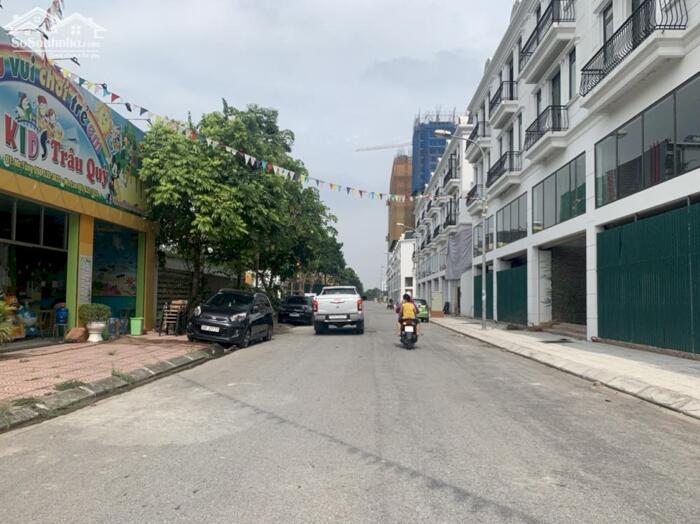 Hình ảnh Tài chính thấp nhất khu 31ha Trâu Quỳ, chỉ 15,9 tỷ 102m2 trục đường với Shophouse Sông Hồng 1
