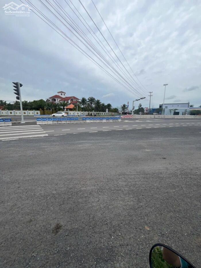 Hình ảnh bán nền giá re, mặt tiền lộ xã bình phú , gần đường gom cầu rạch miễu 2 , bến tre 3