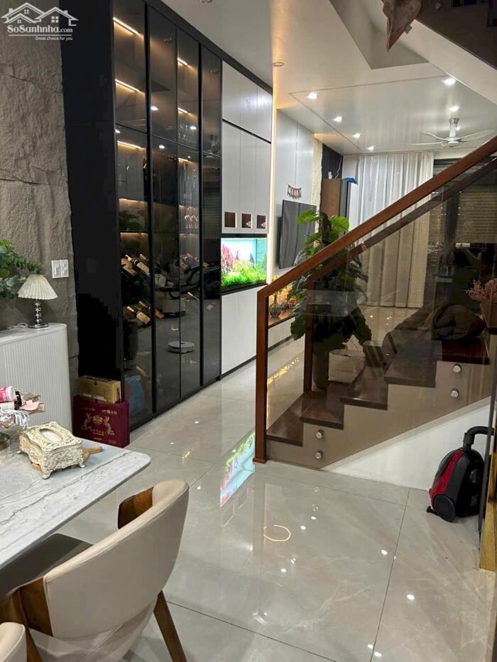 Hình ảnh Chính chủ chuyển công tác lên cần cho thuê nhà tại Hoàng Huy Mall 5